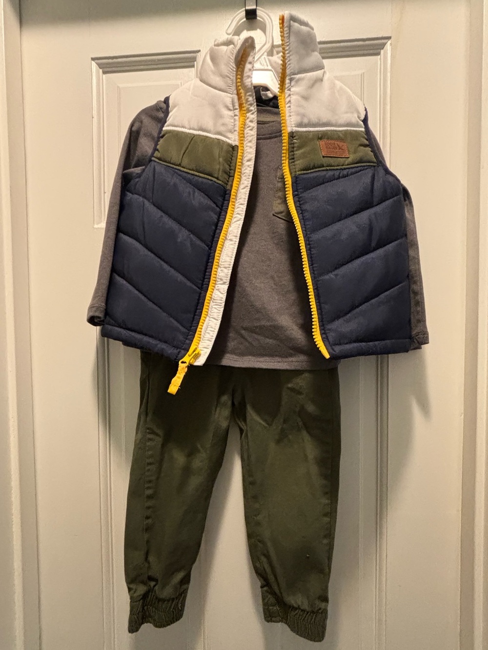 Eddie Bauer 2T Boys 3 Piece Fall Outfit Puffer Vest Joggers NWOT